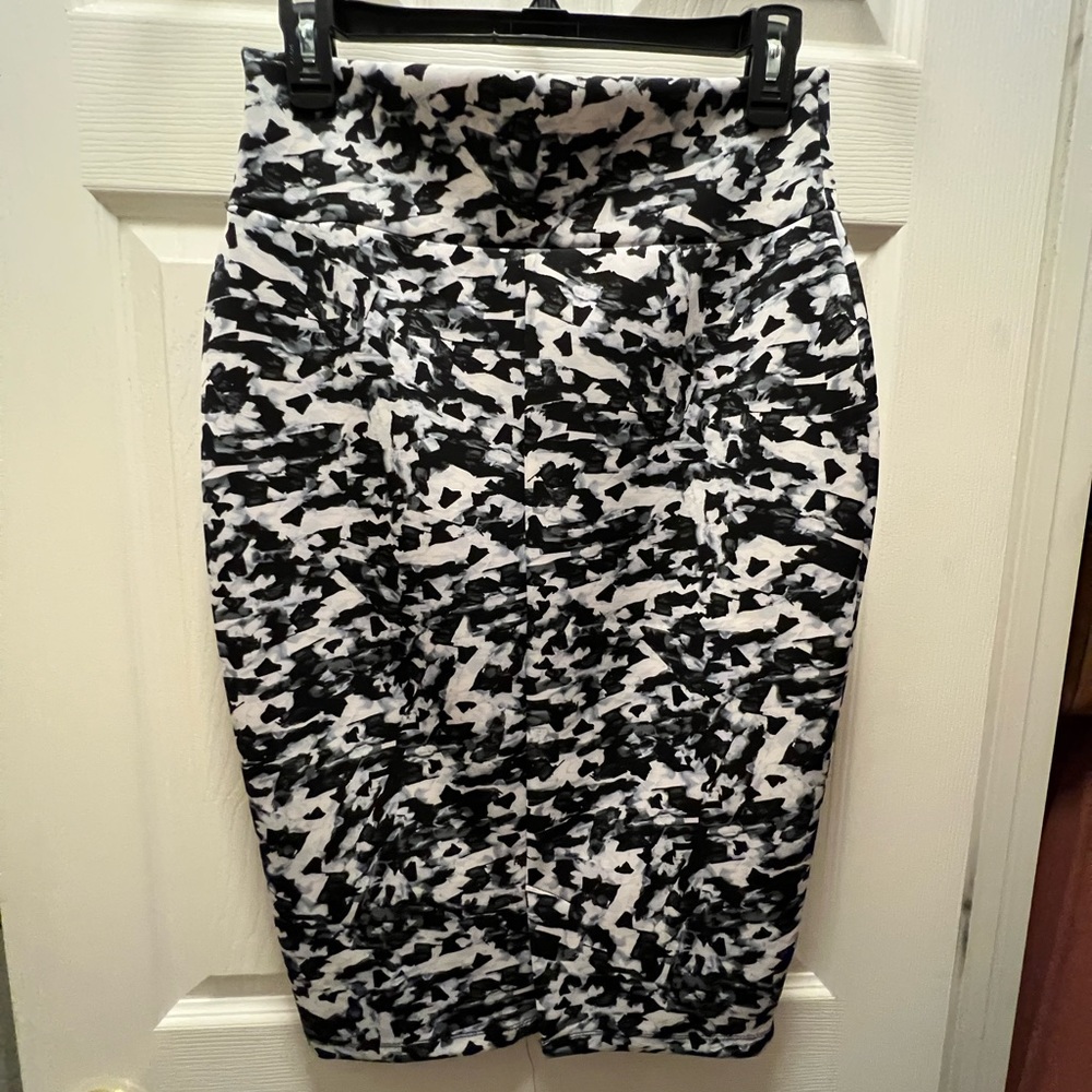 Thalia Sodi black and white skirt